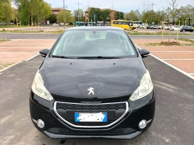 Usata Peugeot 208 Active 82 CV (60 kW) 2014 Nero Utilitaria