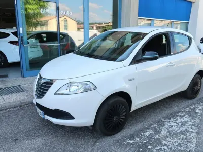 Usata Lancia Ypsilon 80 CV (58 kW) 2013 Bianco Utilitaria