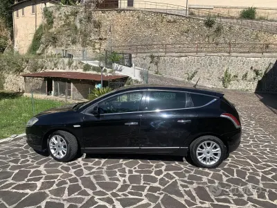Usata Lancia Delta 120 CV (88 kW) 2013 Utilitaria