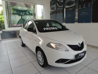 Usata Lancia Ypsilon Gold 95 CV (69 kW) 2016 Bianco Utilitaria