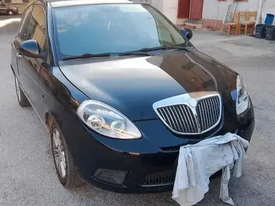 Usata Lancia Ypsilon 75 CV (55 kW) 2011 Nero Utilitaria