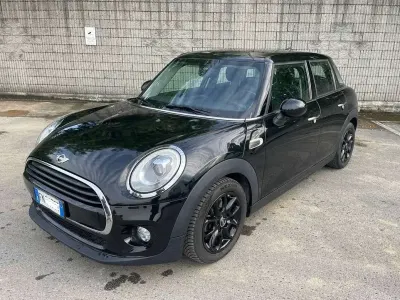 Usata Mini Cooper D Business 116 CV (85 kW) 2018 Nero Utilitaria
