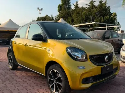 Usata Smart ForFour 71 CV (52 kW) 2015 Oro Utilitaria