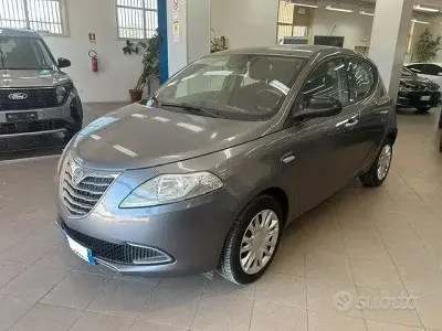 Usata Lancia Ypsilon Gold 69 CV (50 kW) 2014 Grigio Utilitaria