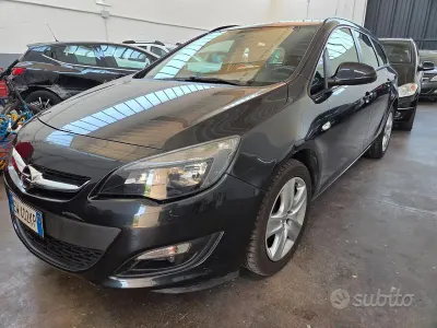 Usata Opel Astra 110 CV (80 kW) 2014 Nero Station wagon