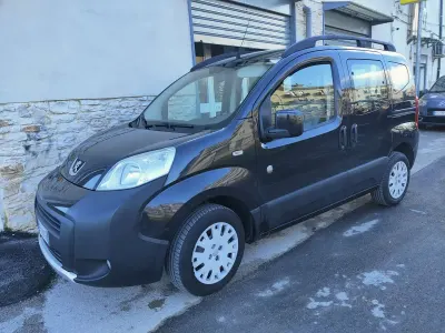Usata Peugeot TePee Outdoor 75 CV (55 kW) 2011 Nero Station wagon