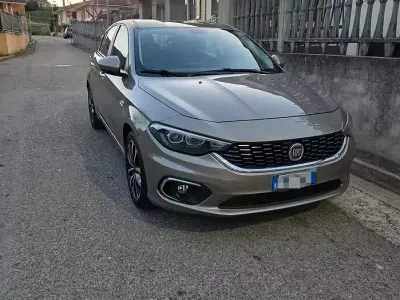 Usata Fiat Tipo Lounge 95 CV (69 kW) 2020 Marrone Berlina