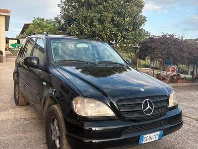 Usata Mercedes ML270 163 CV (119 kW) 2000 Nero SUV