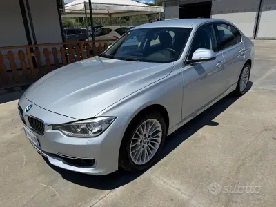 Usata BMW 318 143 CV (105 kW) 2012 Grigio Berlina