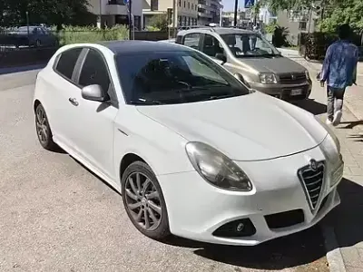 Usata Alfa Romeo Giulietta Veloce 105 CV (77 kW) 2013 Utilitaria