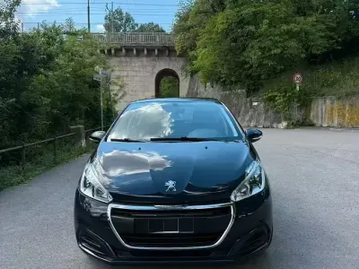 Usata Peugeot 208 Active 82 CV (60 kW) 2018 Blu Utilitaria