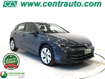 Usata VW Golf VIII Style 150 CV (110 kW) 2025 Grigio Berlina