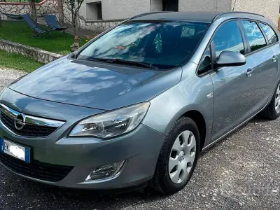 Usata Opel Astra 115 CV (84 kW) 2011 Grigio Station wagon