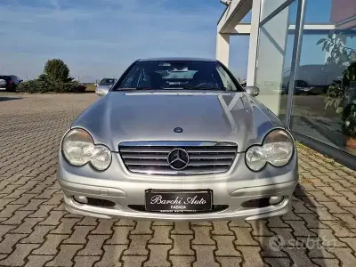 Usata Mercedes C220 Classic 149 CV (109 kW) 2004 Grigio Coupé