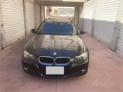 Usata BMW 318 143 CV (105 kW) 2009 Nero Station wagon