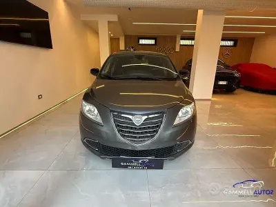 Usata Lancia Ypsilon 69 CV (50 kW) 2015 Grigio Utilitaria