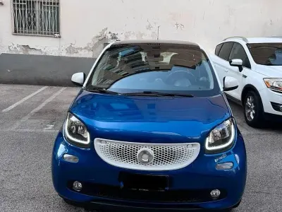 Usata Smart ForFour 71 CV (52 kW) 2016 Bluazzurro Utilitaria