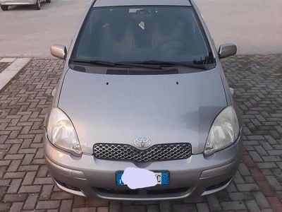 Usata Toyota Yaris 75 CV (55 kW) 2005 Grigio Berlina