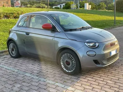 Usata Fiat 500e Red 42 kW (58 CV) 2023 Grigio Utilitaria
