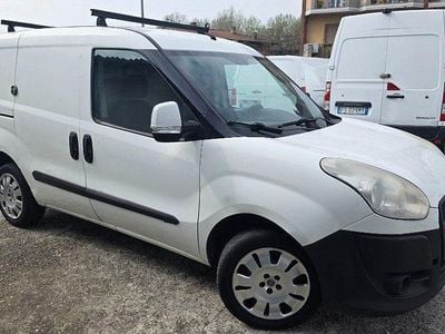 Usata Fiat Doblò 95 CV (69 kW) 2010 Bianco / pastello Monovolume