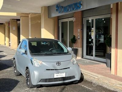 Usata Toyota iQ Trend 68 CV (50 kW) 2013 Grigio Utilitaria