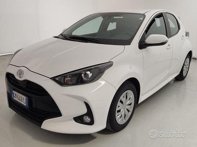 Usata Toyota Yaris Active 72 CV (52 kW) 2023 Bianco Utilitaria