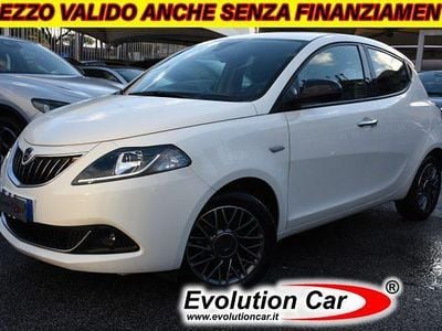 Usata Lancia Ypsilon Gold 69 CV (50 kW) 2023 Blu metallizzato Utilitaria