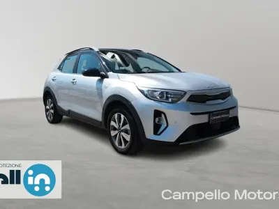 Usata Kia Stonic Urban 83 CV (61 kW) 2022 Argento tetto nero SUV