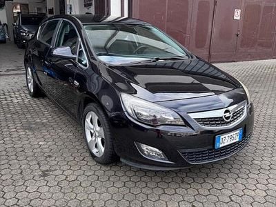 Usata Opel Astra Cosmo 160 CV (117 kW) 2010 Nero Berlina