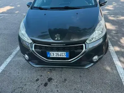 Usata Peugeot 208 82 CV (60 kW) 2014 Grigio Utilitaria