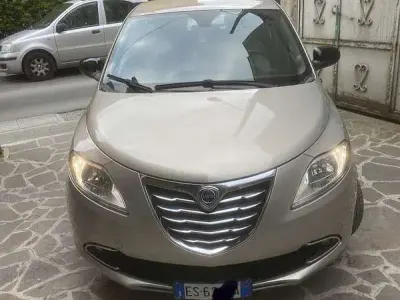 Usata Lancia Ypsilon Gold 69 CV (50 kW) 2013 Utilitaria