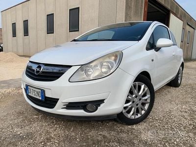 Usata Opel Corsa Enjoy 80 CV (58 kW) 2009 Bianco Utilitaria