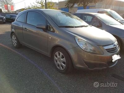 Usata Opel Corsa 75 CV (55 kW) 2011 Grigio Utilitaria