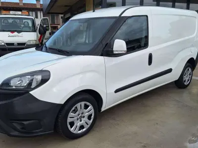 Usata Fiat Doblò 105 CV (77 kW) 2019 Bianco pastello Monovolume