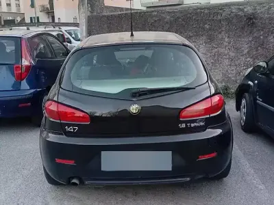 Usata Alfa Romeo 147 120 CV (88 kW) 2007 Nero Utilitaria