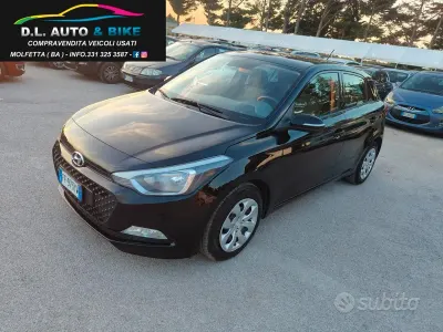 Usata Hyundai i20 Comfort 75 CV (55 kW) 2016 Nero Berlina