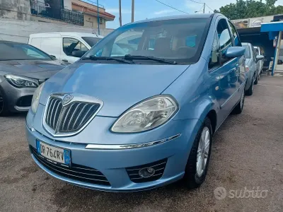 Usata Lancia Musa 90 CV (66 kW) 2009 Bluazzurro Monovolume