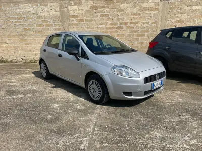 Usata Fiat Grande Punto S 75 CV (55 kW) 2011 Argento Utilitaria