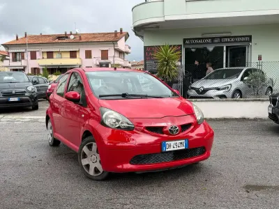Usata Toyota Aygo Sol 68 CV (50 kW) 2007 Rossa Utilitaria