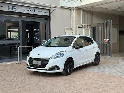 Usata Peugeot 208 Allure 82 CV (60 kW) 2017 Bianco Utilitaria