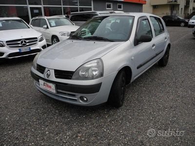 Usata Renault Clio II Authentique 58 CV (42 kW) 2004 Grigio Berlina