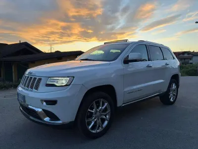 Usata Jeep Grand Cherokee Summit 250 CV (183 kW) 2015 Bianco SUV