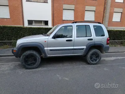 Usata Jeep Cherokee 143 CV (105 kW) 2003 SUV