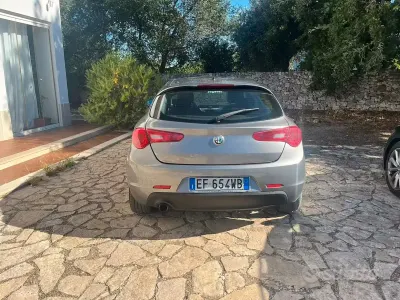Usata Alfa Romeo Giulietta 120 CV (88 kW) 2011 Grigio Utilitaria