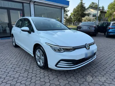 Usata VW Golf VII Life 150 CV (110 kW) 2021 Bianco Utilitaria