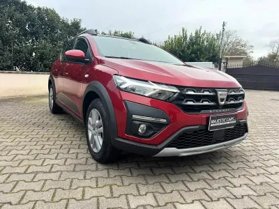 Usata Dacia Sandero Essentiel 101 CV (74 kW) 2022 Rosso Berlina