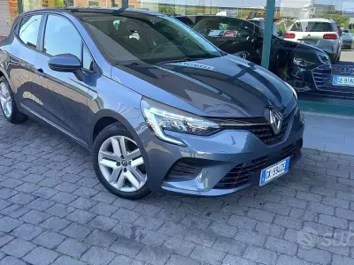 Usata Renault Clio V Business 91 CV (66 kW) 2022 Grigio Berlina