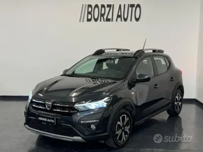 Usata Dacia Sandero Comfort 101 CV (74 kW) 2022 Grigio Berlina