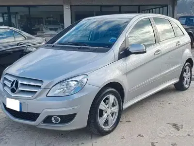 Usata Mercedes B180 116 CV (85 kW) 2009 Grigio Monovolume