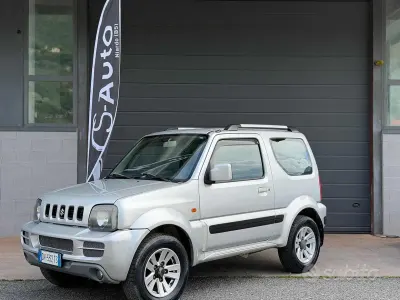 Usata Suzuki Jimny 84 CV (61 kW) 2009 Grigio SUV